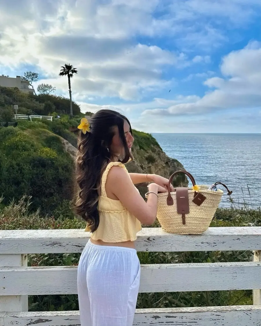 Chic beach-ready outfit with a relaxed vibe