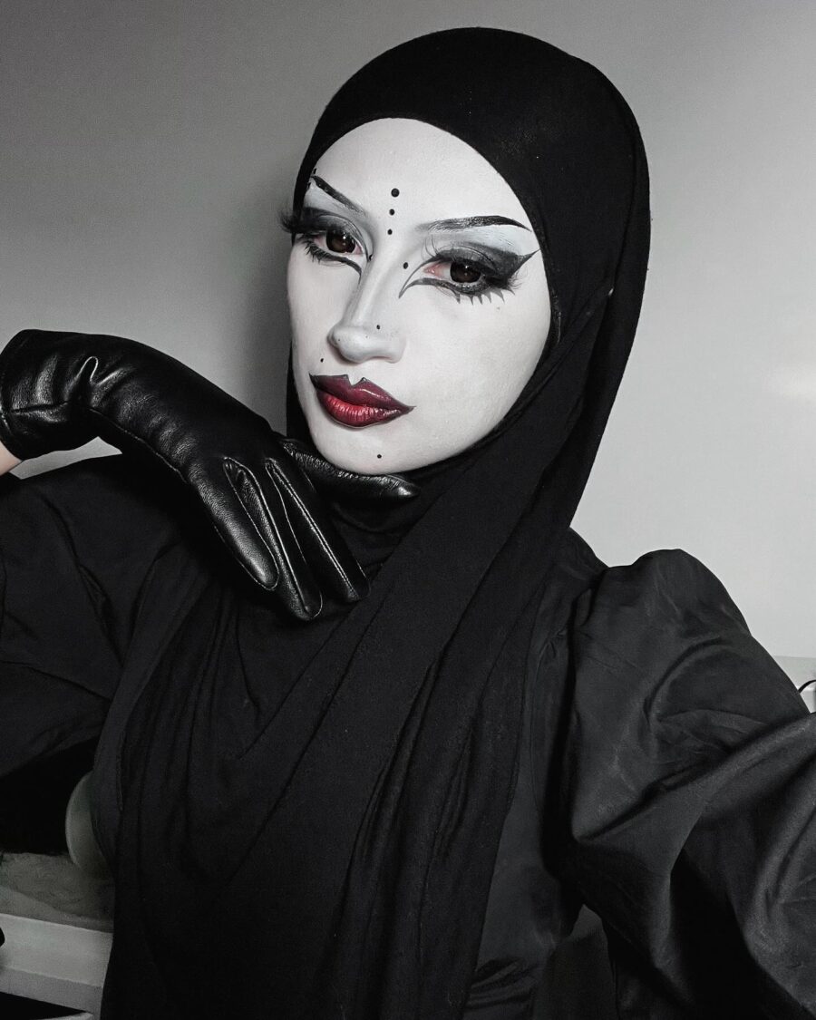 Dramatic and Elegant Trad Goth Makeup Look