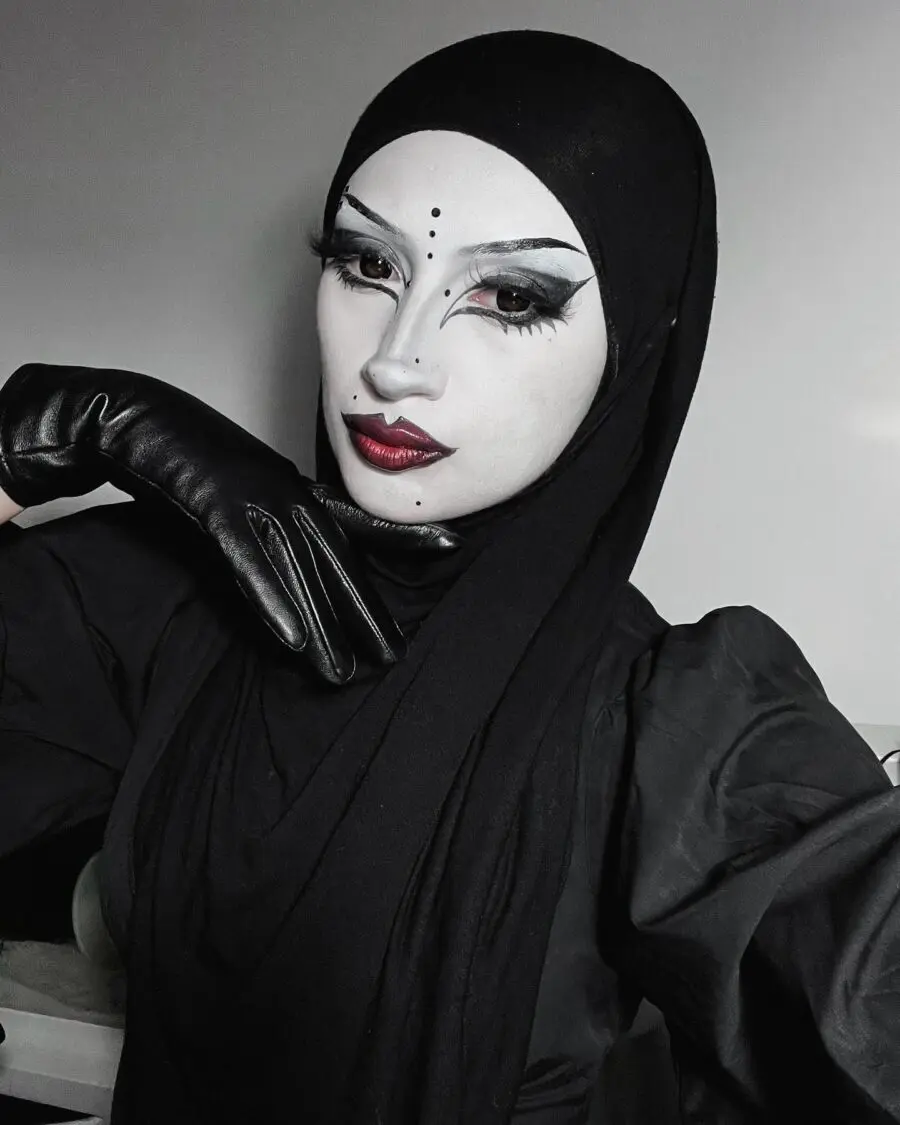 Dramatic and Elegant Trad Goth Makeup Look