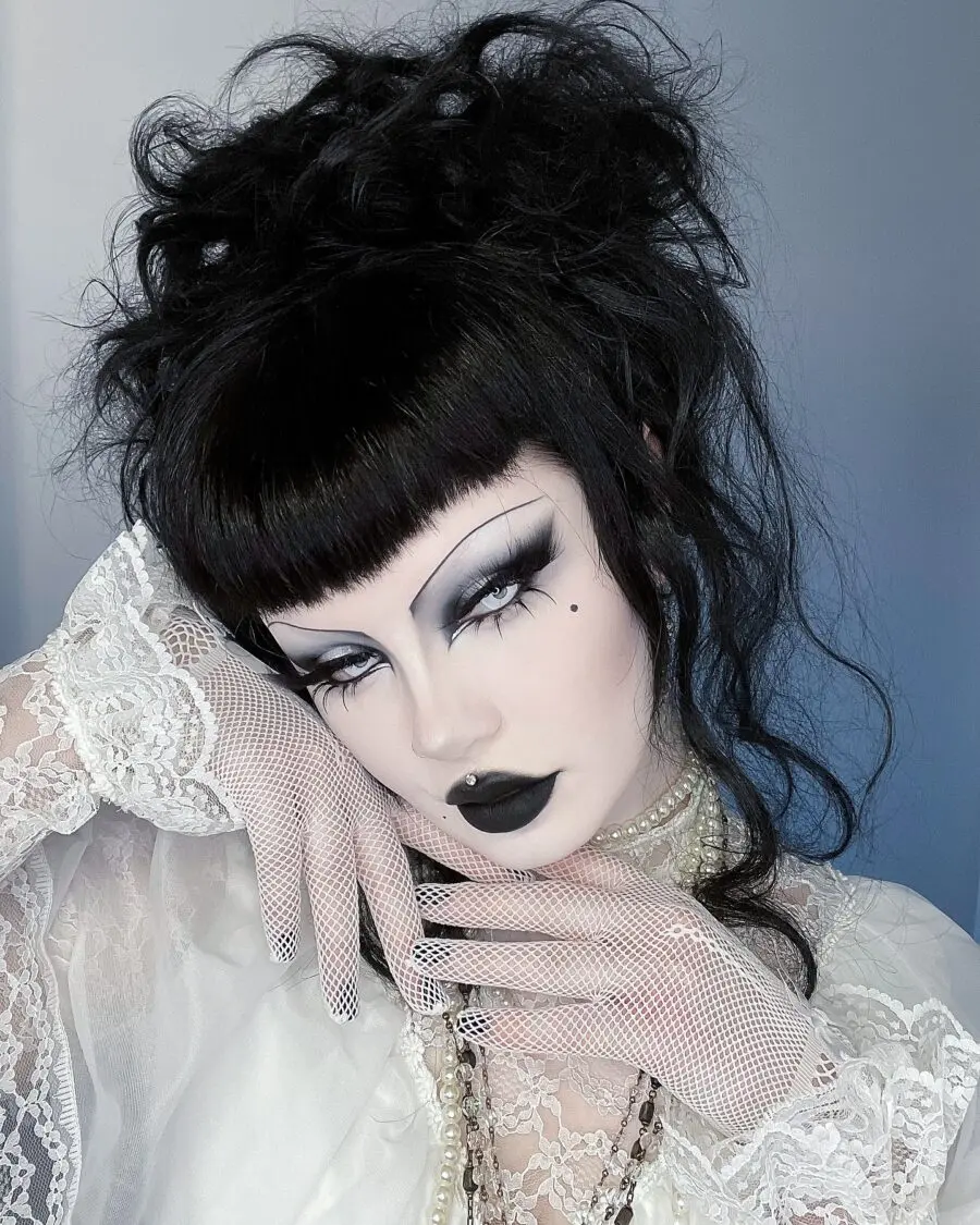 Dark sultry gothic vibes with classic elements