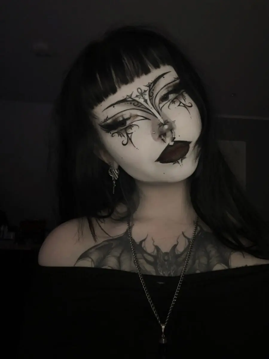 Dramatic dark eyes with gothic flair