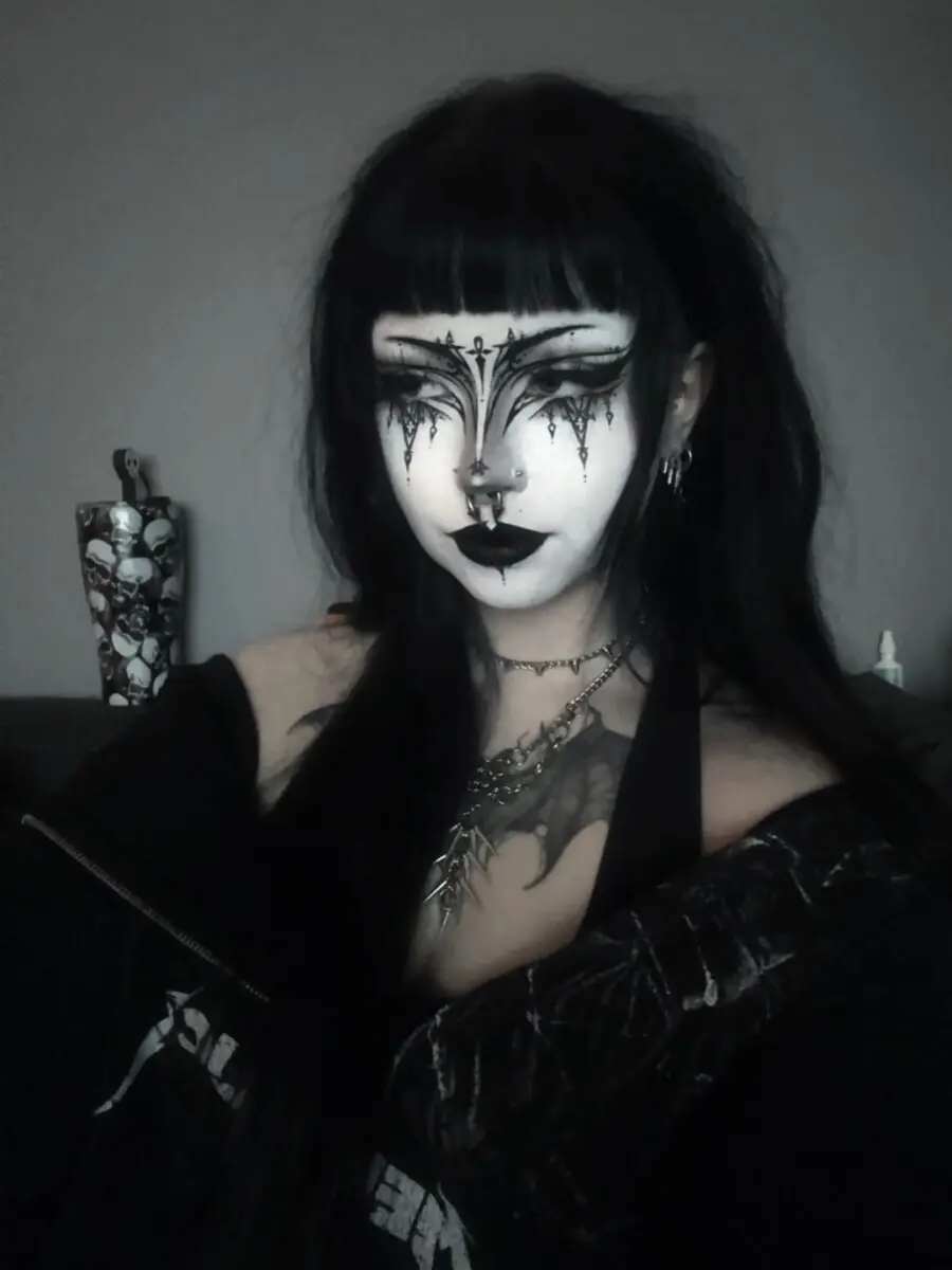 Striking dark glamour with intricate detailing