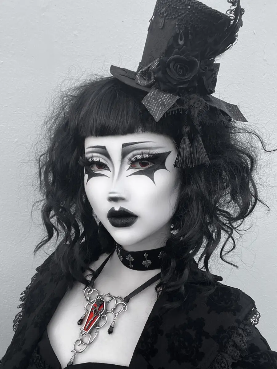 Striking vintage gothic makeup with accessories