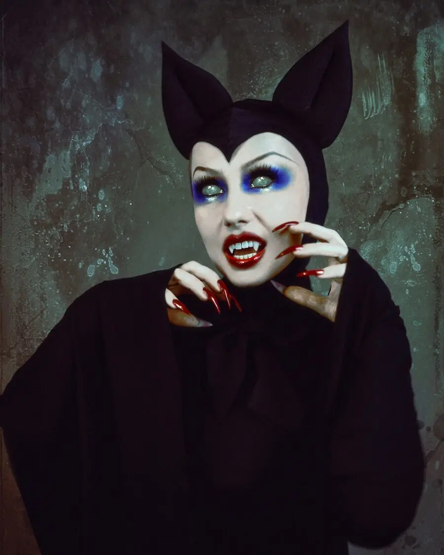 Dramatic vampire makeup with haunting vibes