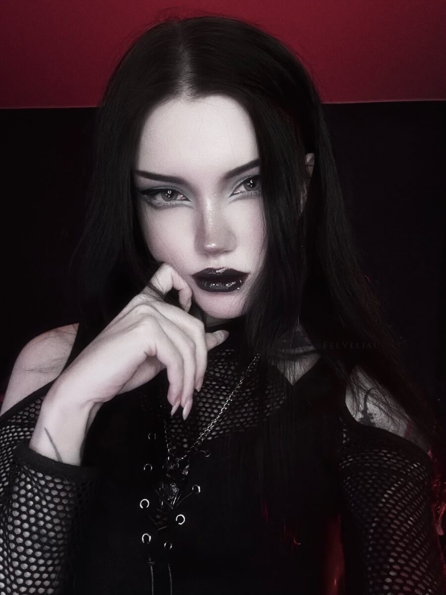 Glamorous Vampire Makeup with Dark Aesthetic