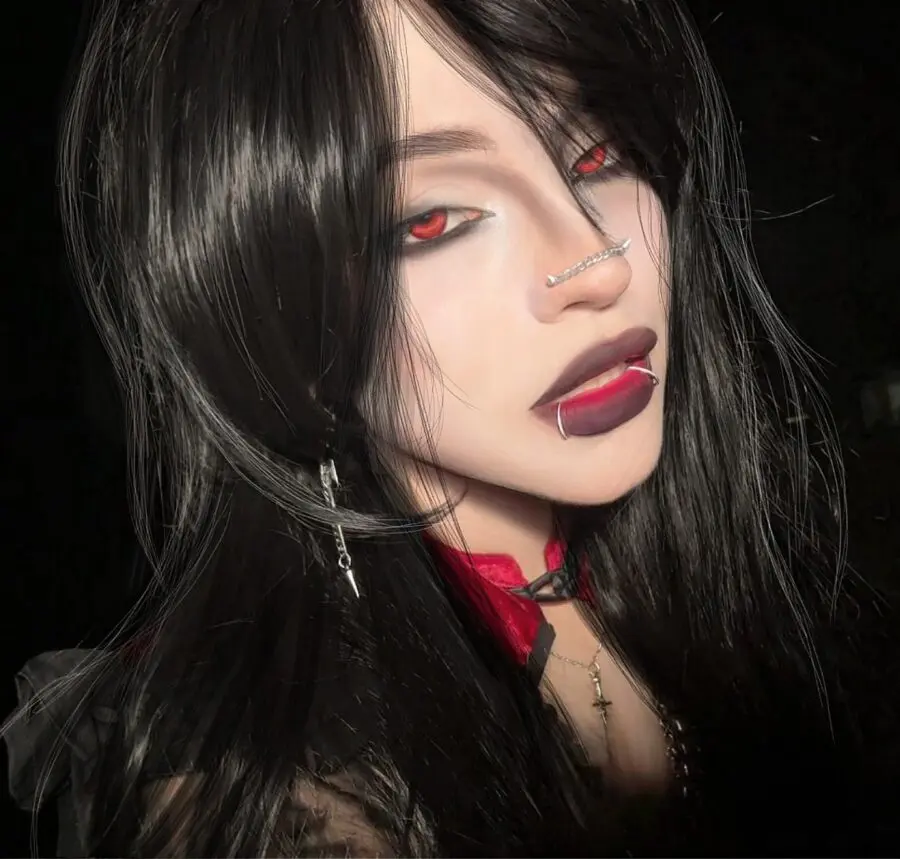Seductive vampire makeup with dramatic elements