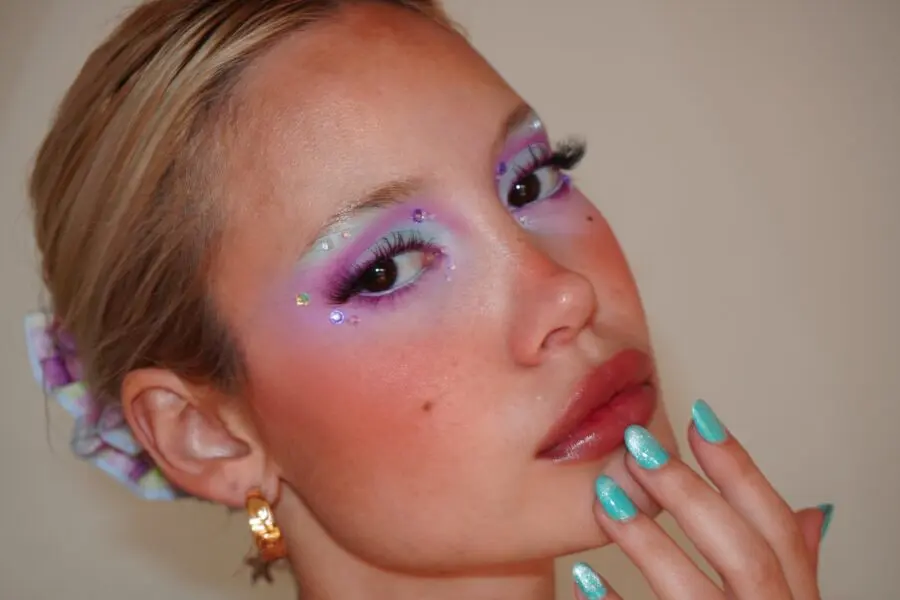 Glamorous Look Featuring Vibrant Pastel Colors