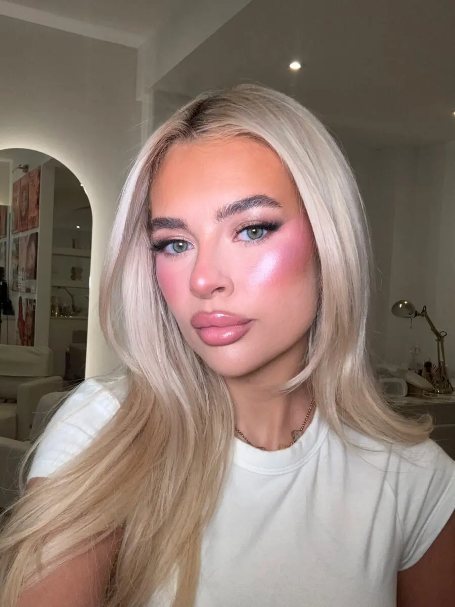 Stunning Victoria's Secret-inspired makeup look