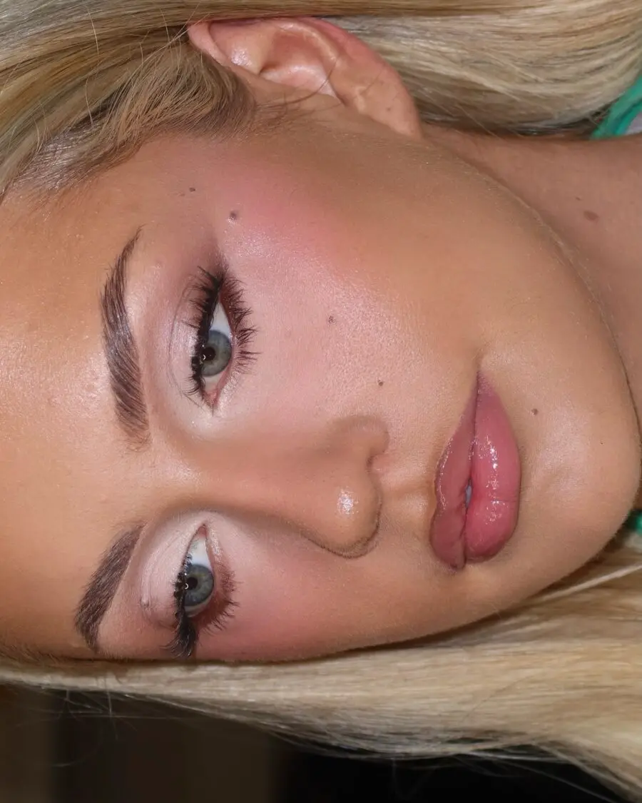 Glamorous Victoria Secret Makeup Look