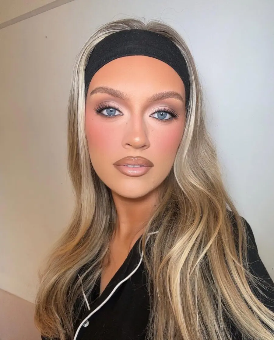Glamorous look with captivating features