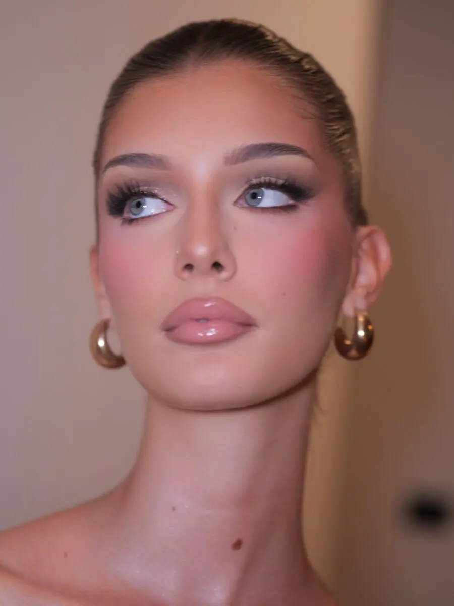 Stunning look with radiant makeup highlights