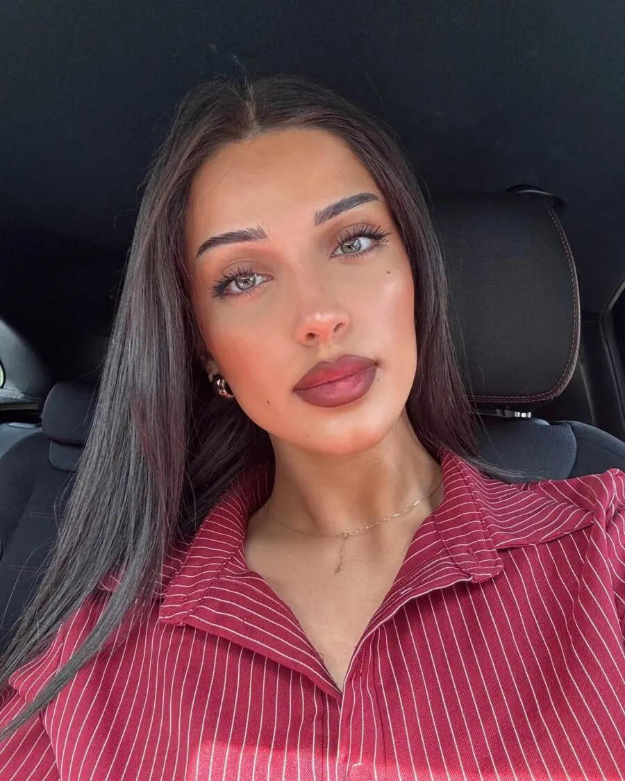 Striking beauty look with bold lip color