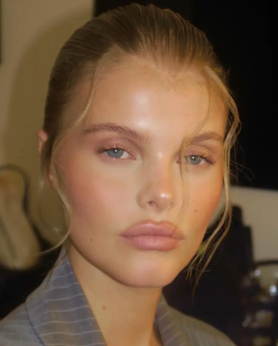 Stunning natural glow with minimal makeup look