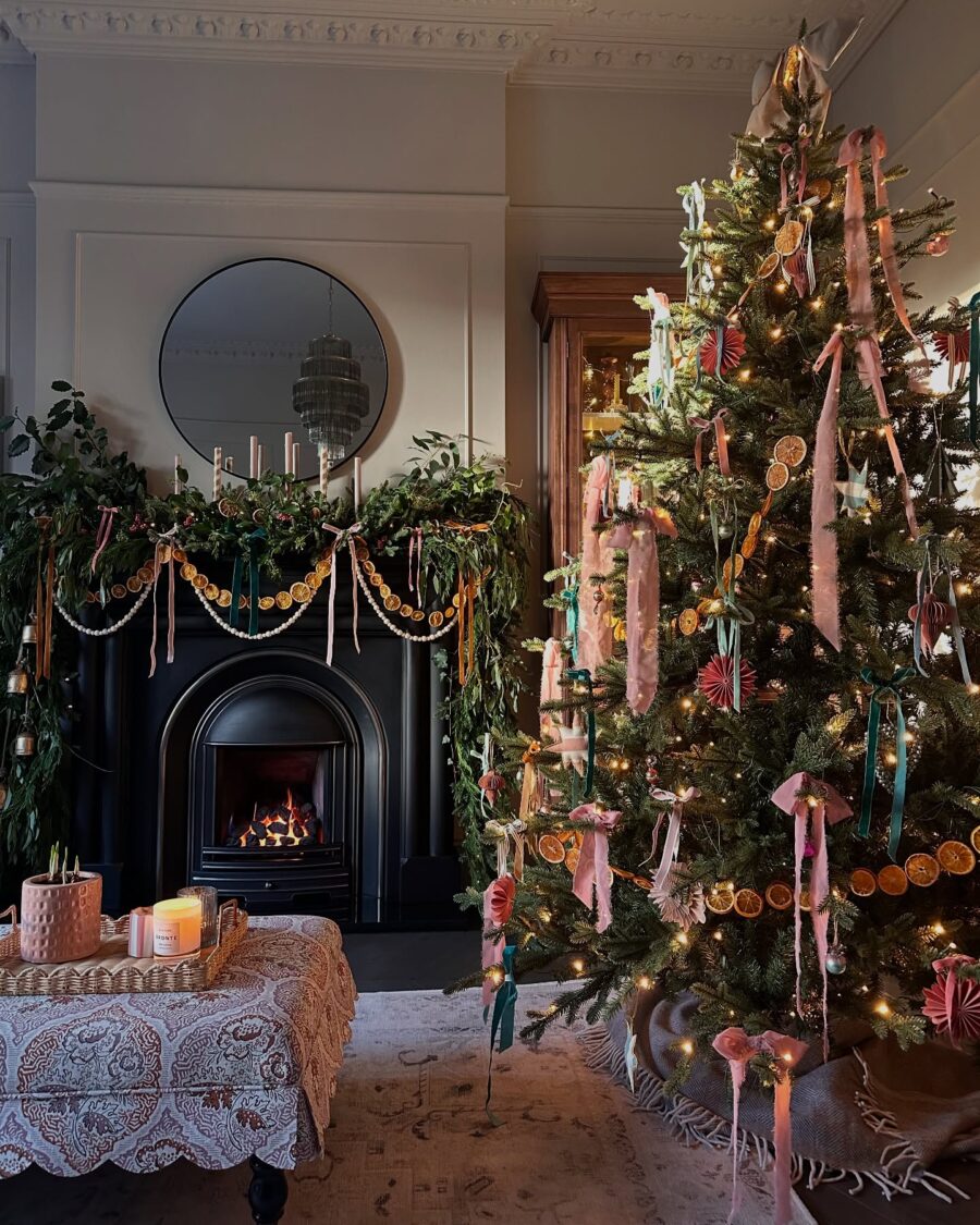 Elegant and cozy Christmas tree decor scene