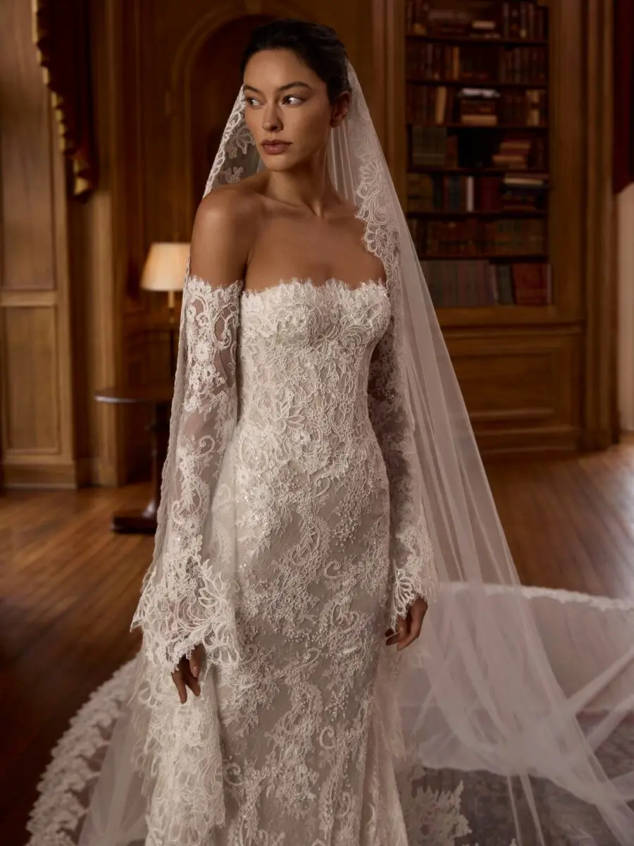 Elegant lace wedding dress with long sleeves