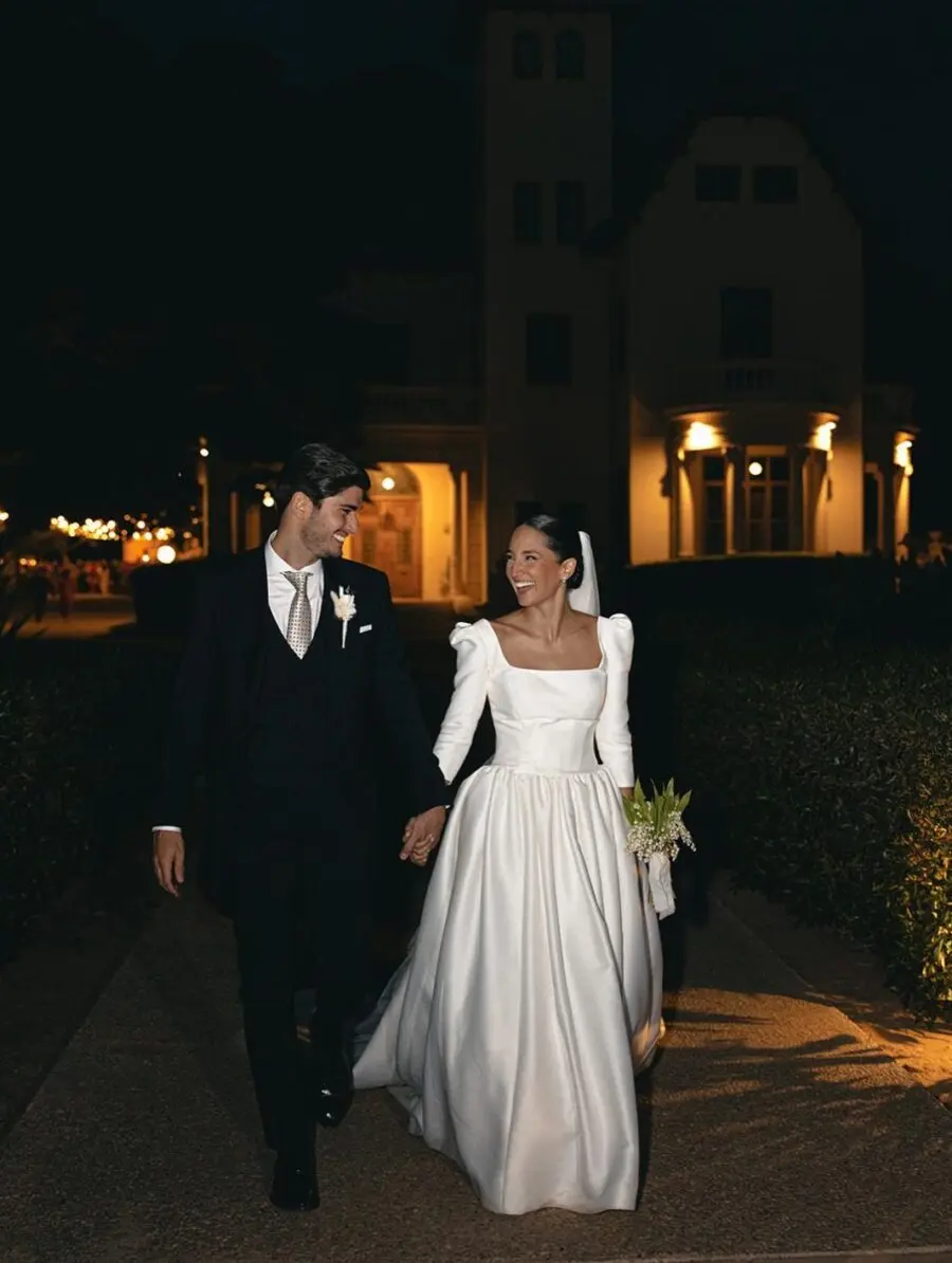 Elegant wedding dress with romantic puffed sleeves