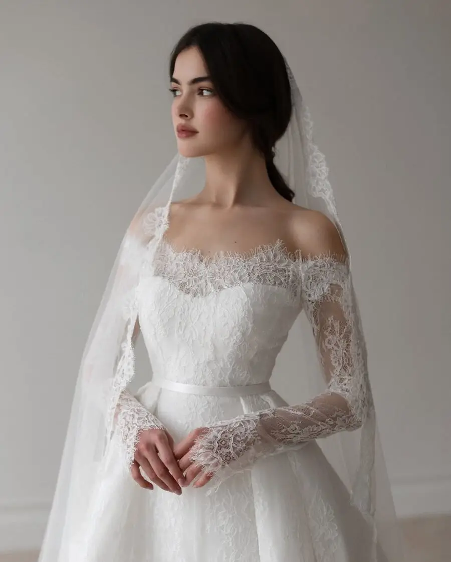 Elegant lace wedding dress with long sleeves