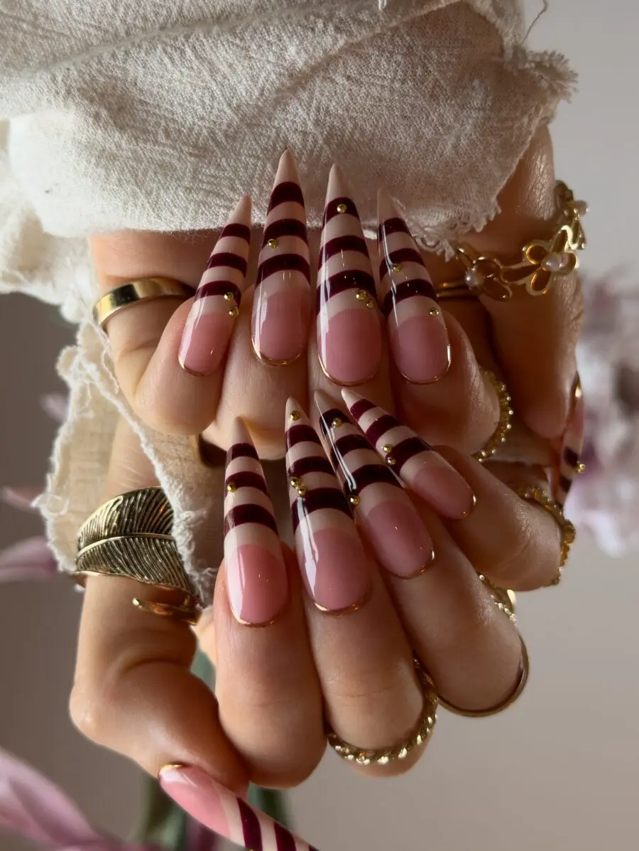 Trendy pink and striped Y2K nails design