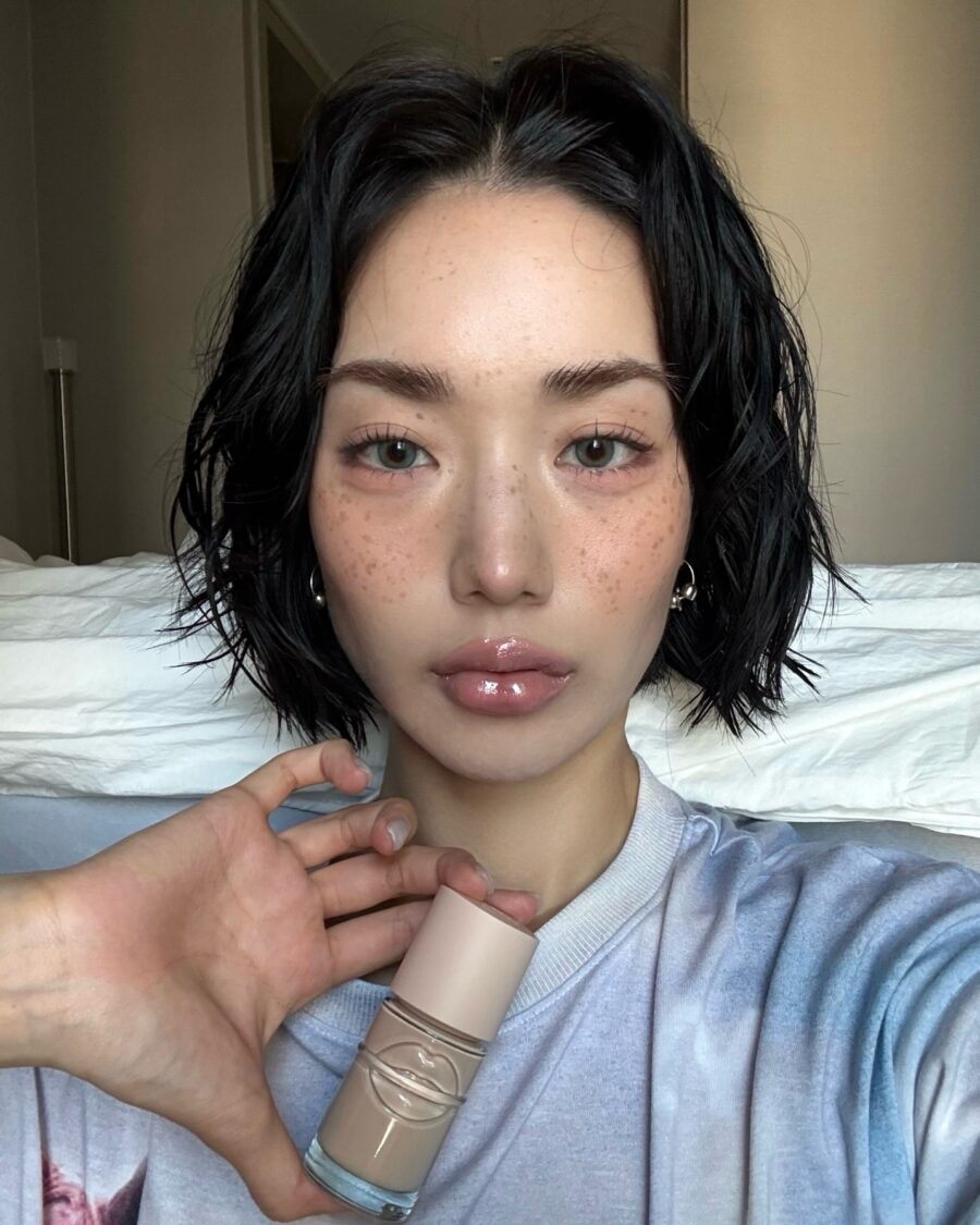 Stunning glossy lips with a fresh glow