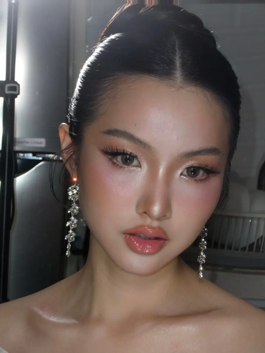 Glamorous and Youthful ABG Makeup Look