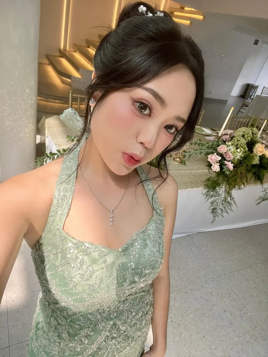 Radiant and elegant ABG makeup look