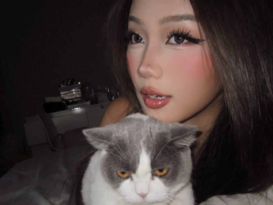 Vibrant ABG Makeup Look with Cute Cat