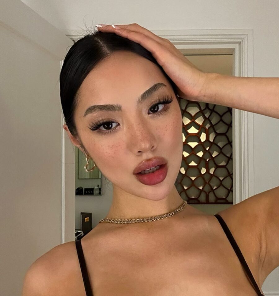 Stunning ABG Makeup Look with Neutral Tones