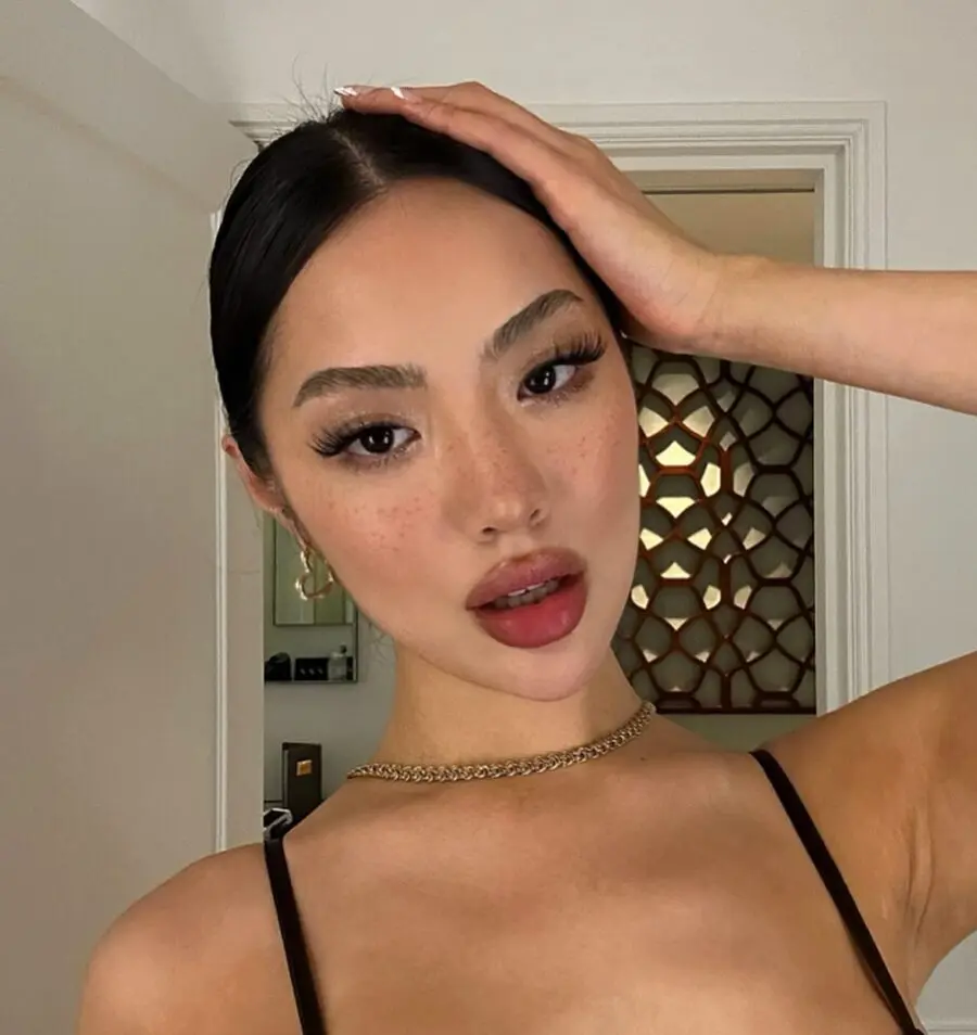 Stunning ABG Makeup Look with Neutral Tones
