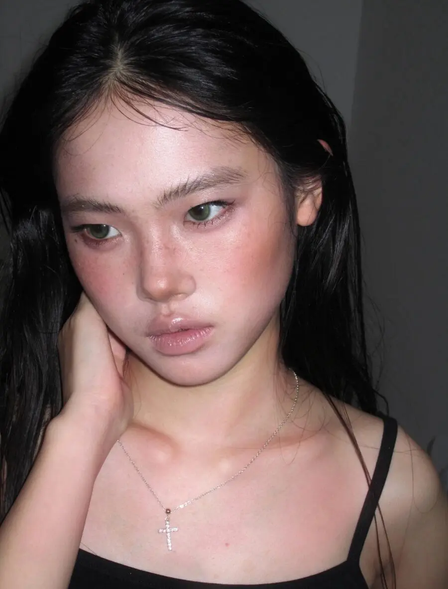 Glamorous ABG Makeup for a Striking Look