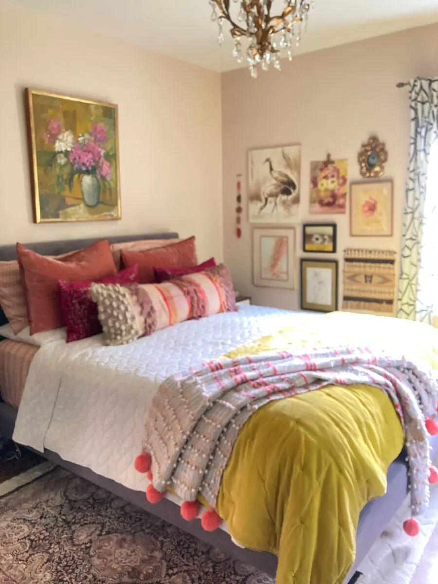 Charming and eclectic bed decor ideas