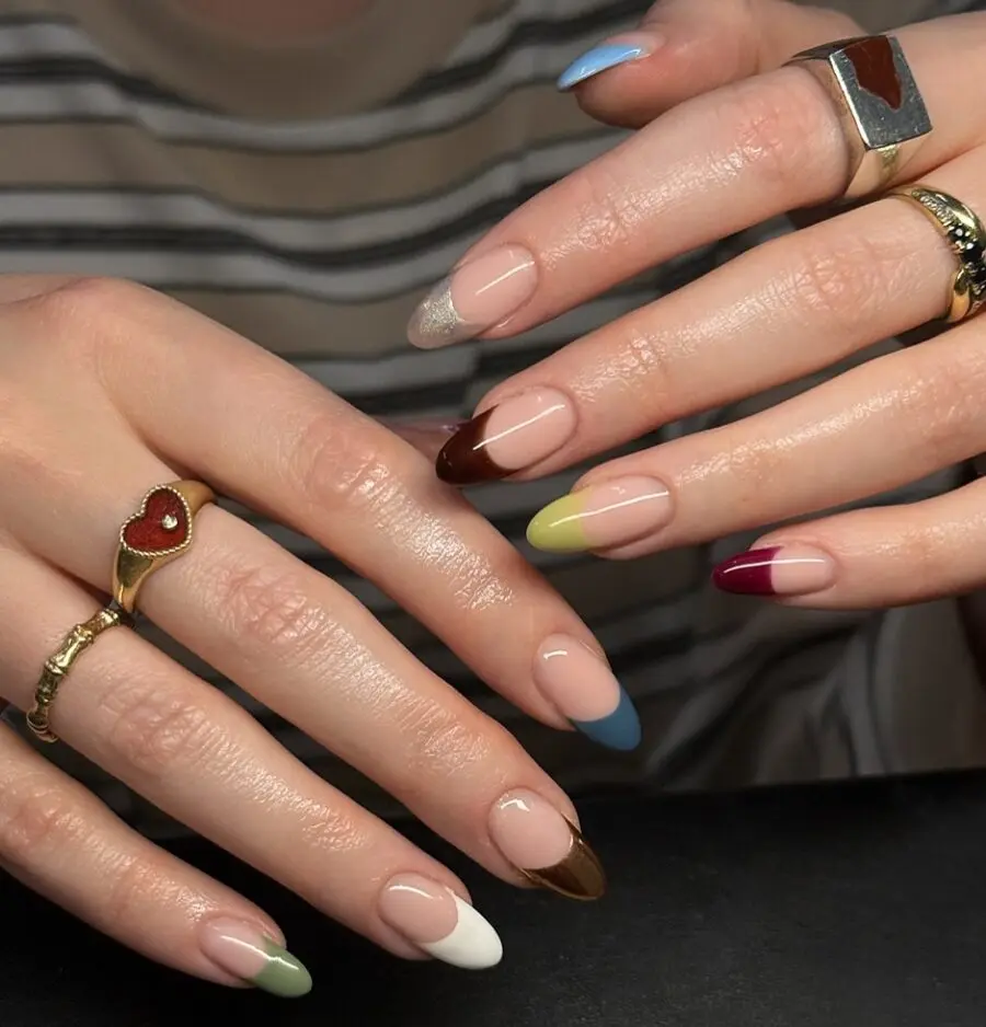 Stylish French Tip Acrylic Nails for Trendsetters