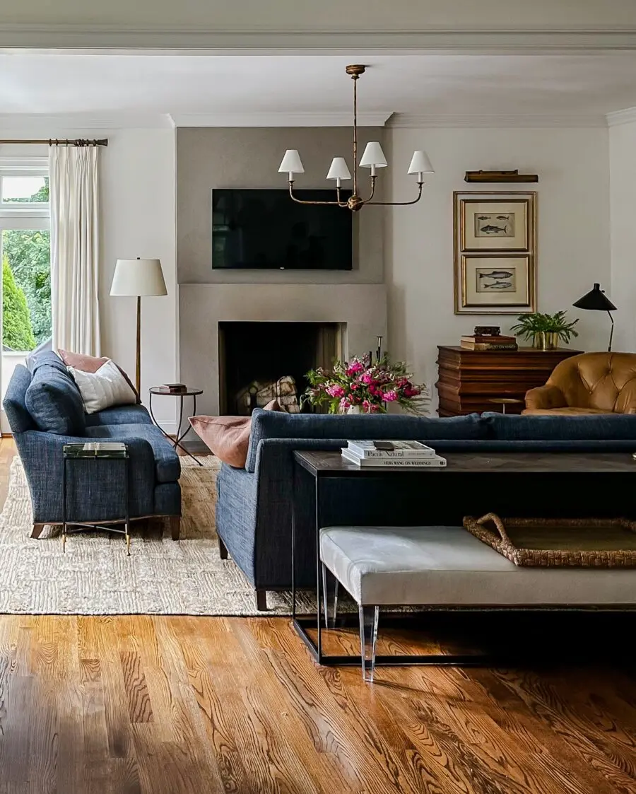 Charming and Inviting Living Room Atmosphere