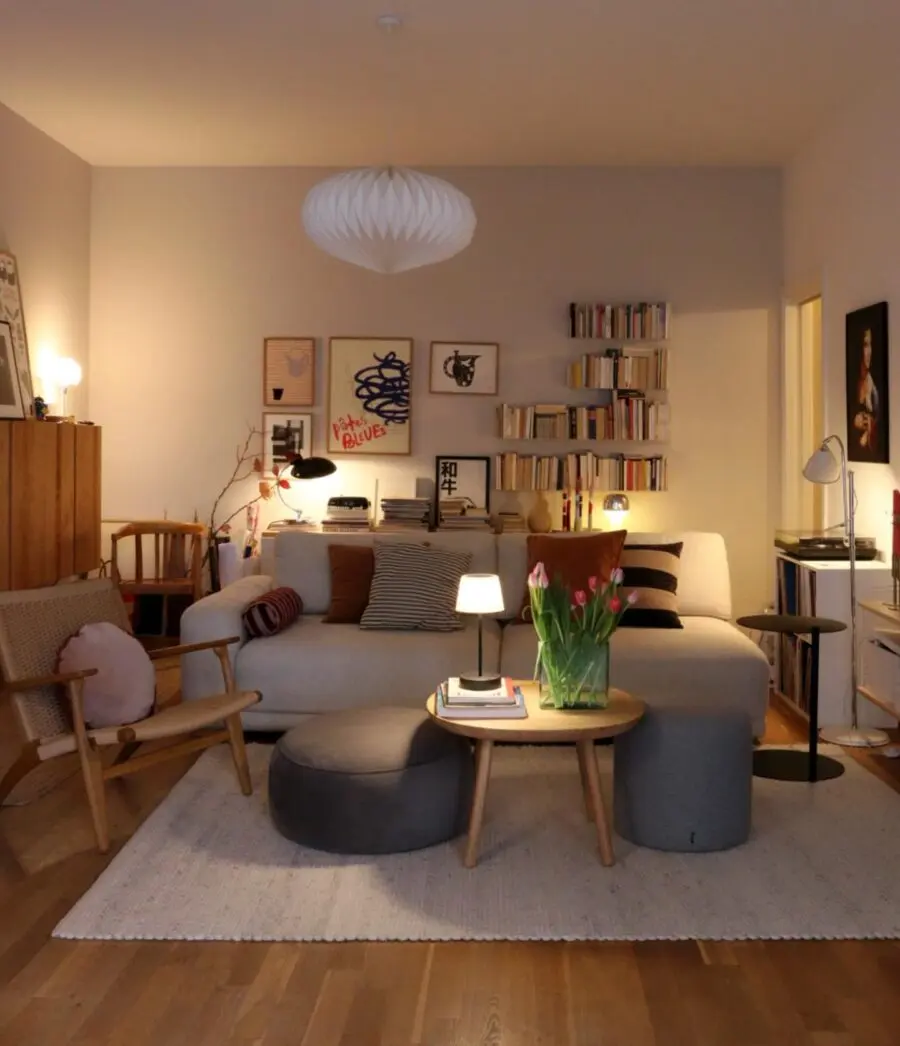 Chic and inviting cozy living room setup
