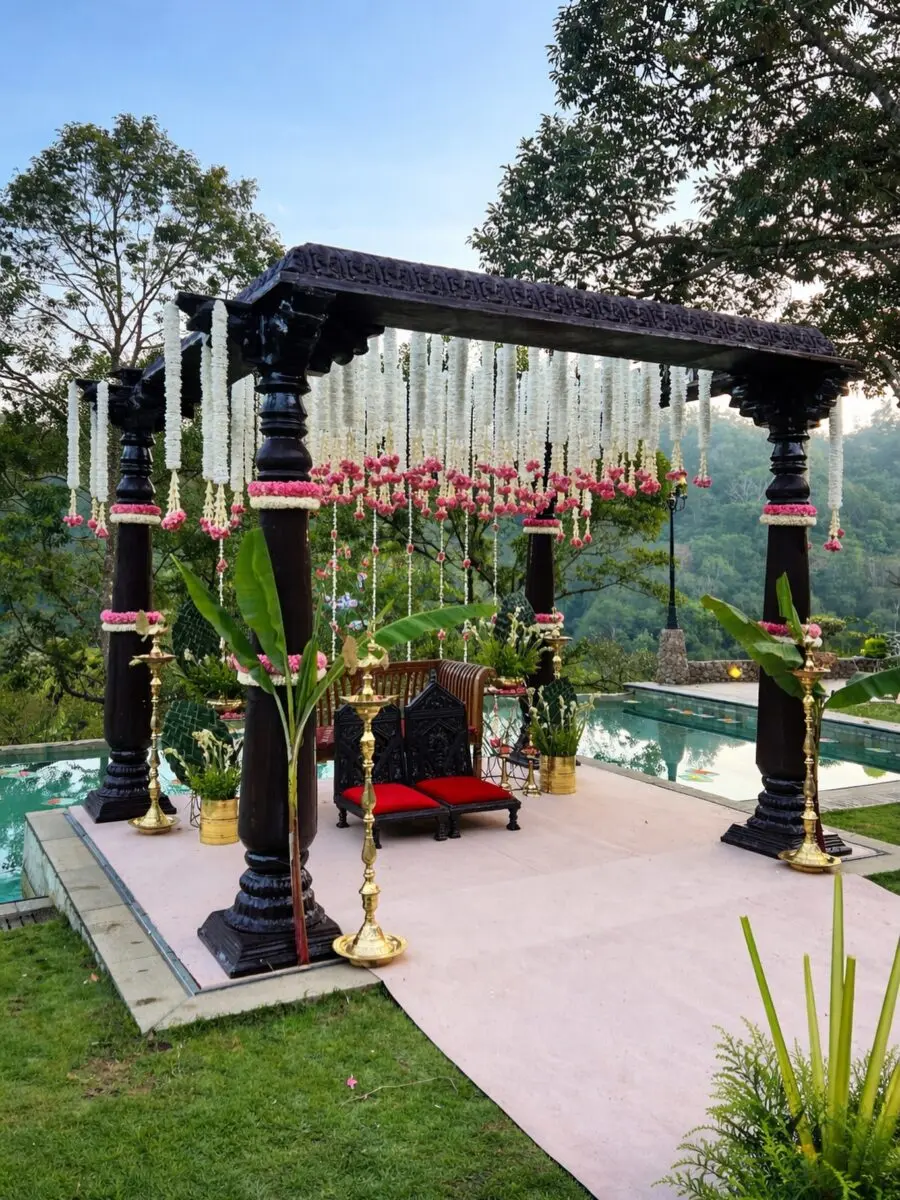 Elegant floral arch for a dreamy wedding setting