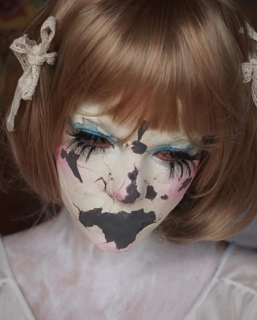 Dramatic Doll Makeup with Cracked Finish