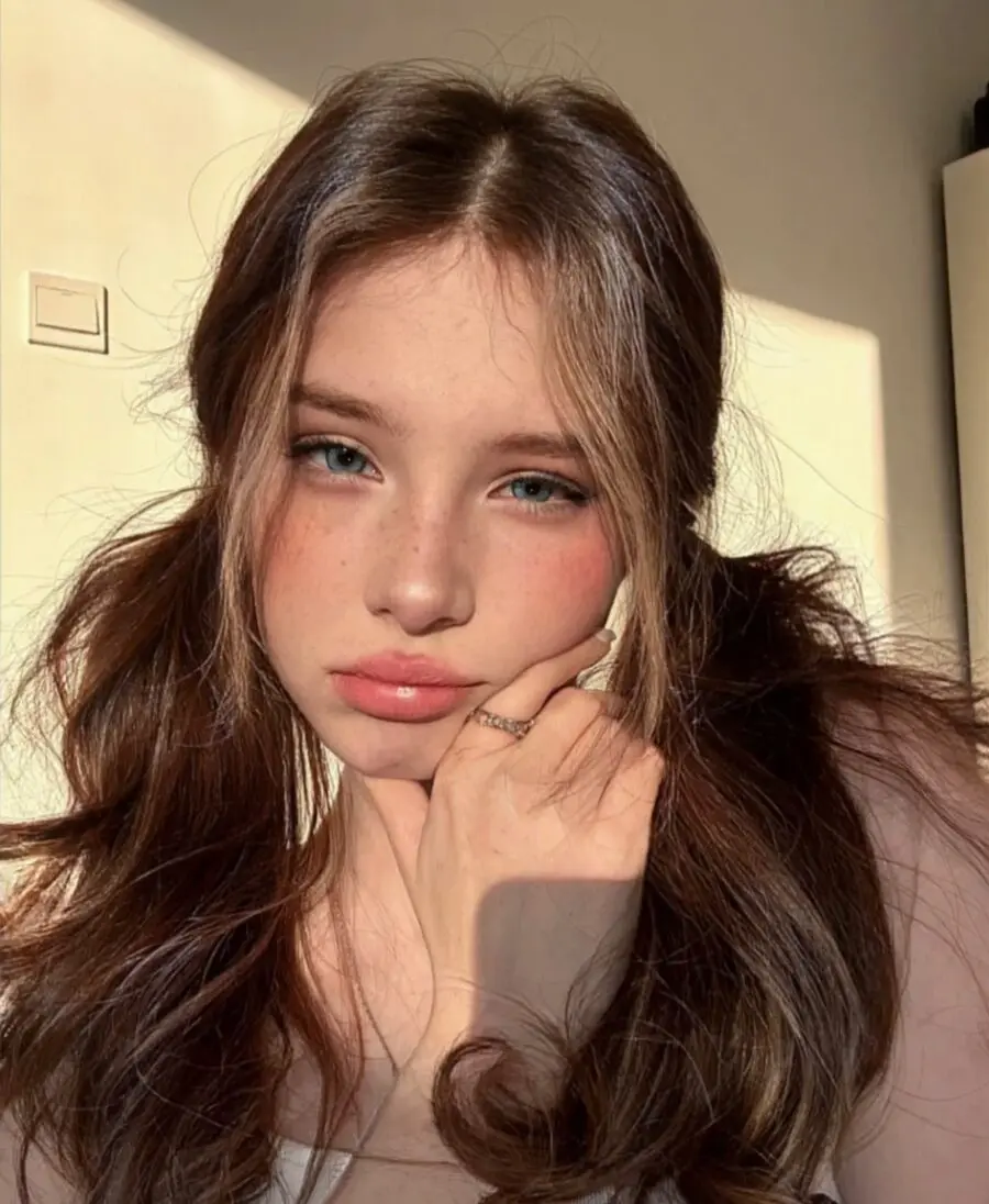 Soft doll-inspired makeup with natural vibes