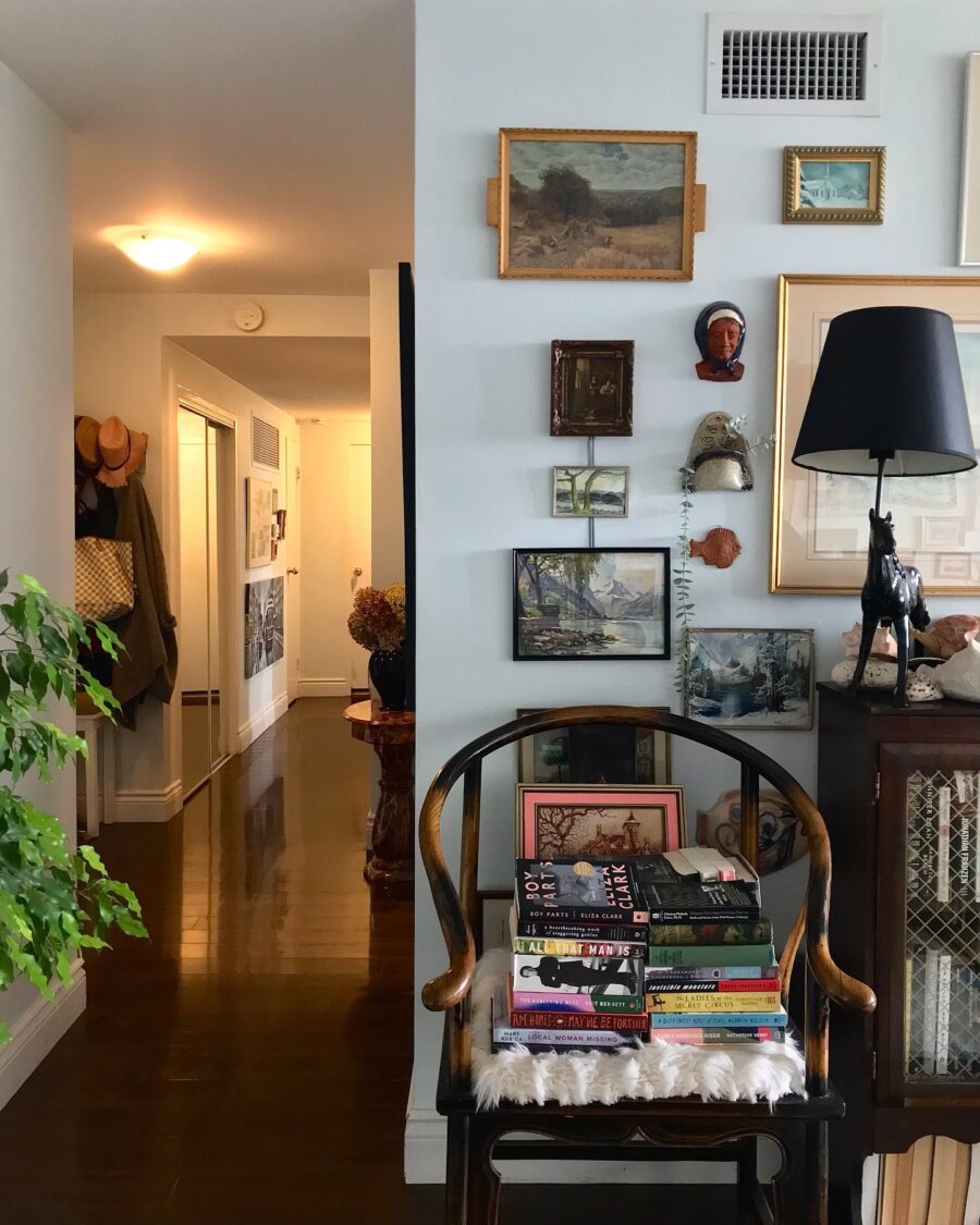 Creative mix of art and cozy furniture