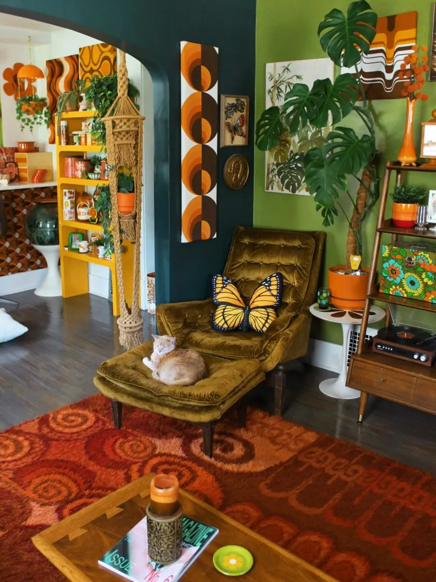Vibrant retro decor with a cozy twist