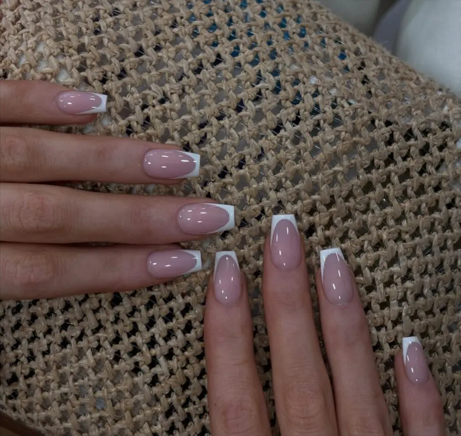 Chic French Tip Acrylic Nails for Stylish Looks