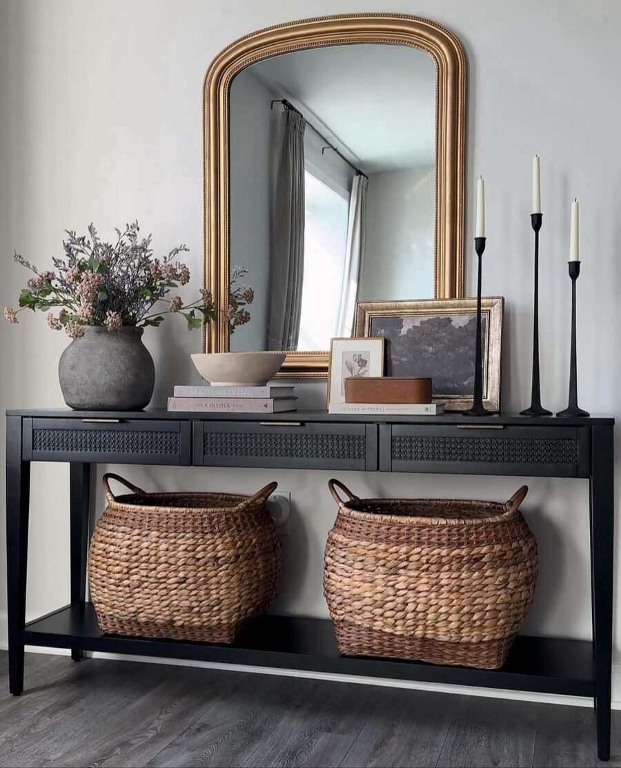 Stylish Entryway Table Decor Ideas
