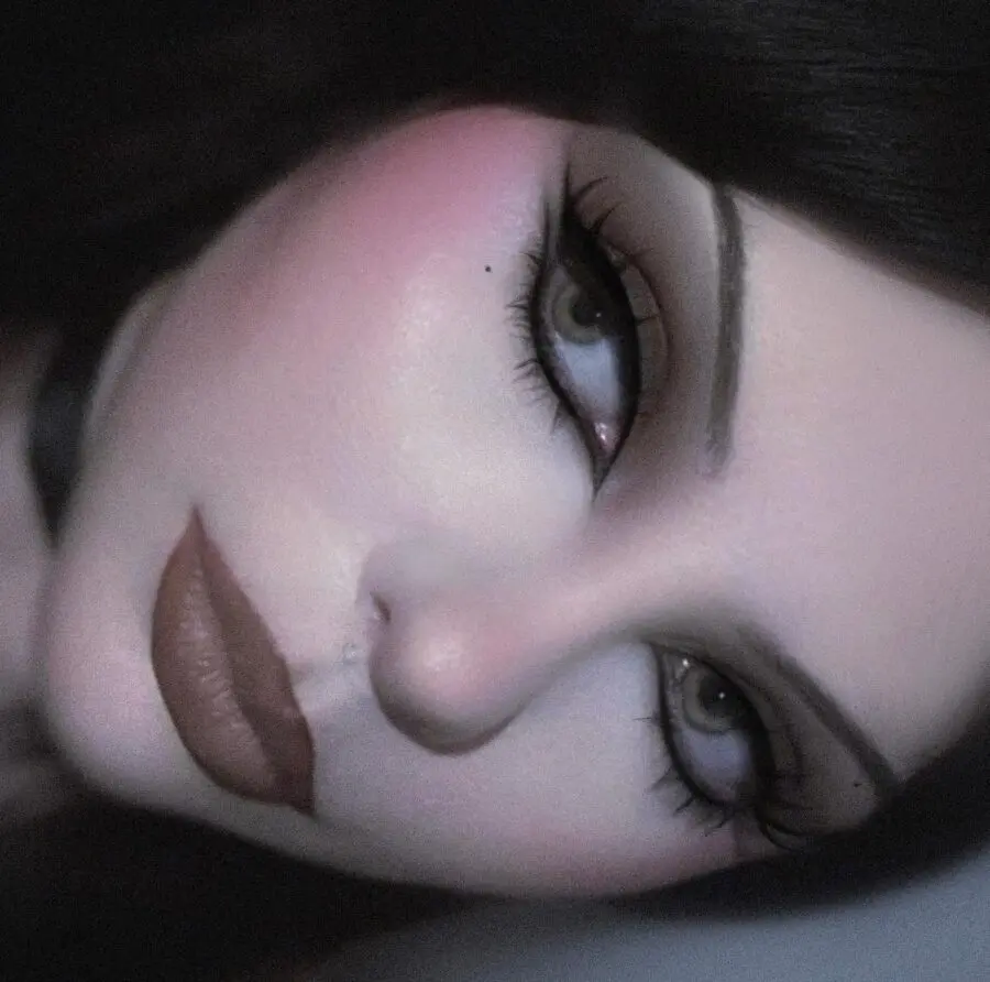 Dramatic eyes with a soft glowing finish