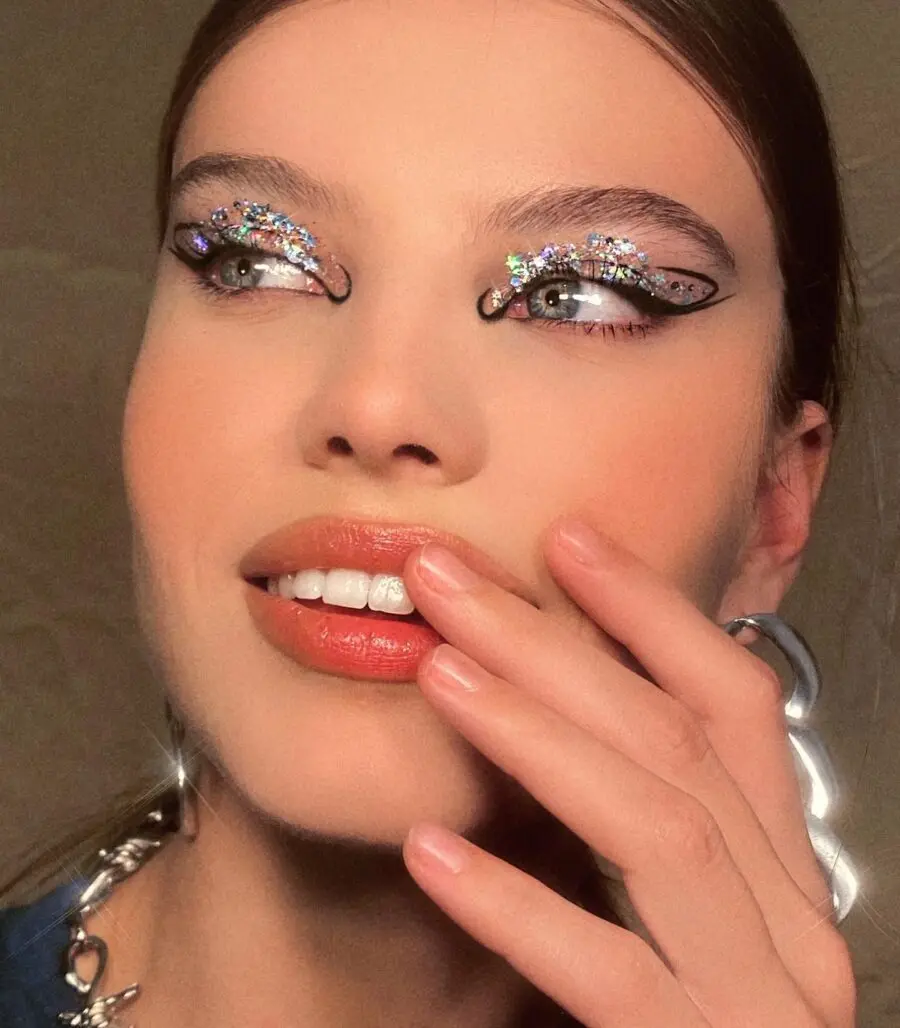 Shimmering rhinestone elegance for a bold look