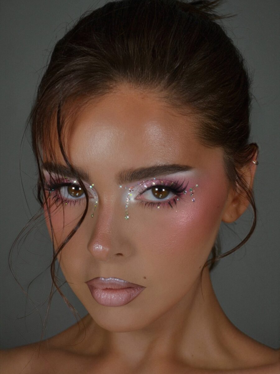 Stunning Euphoria Makeup with Glittery Touch