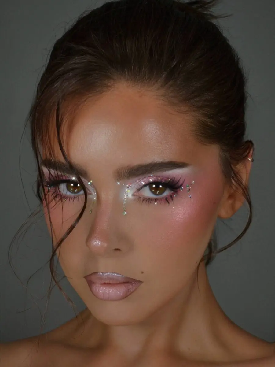 Stunning Euphoria Makeup with Glittery Touch