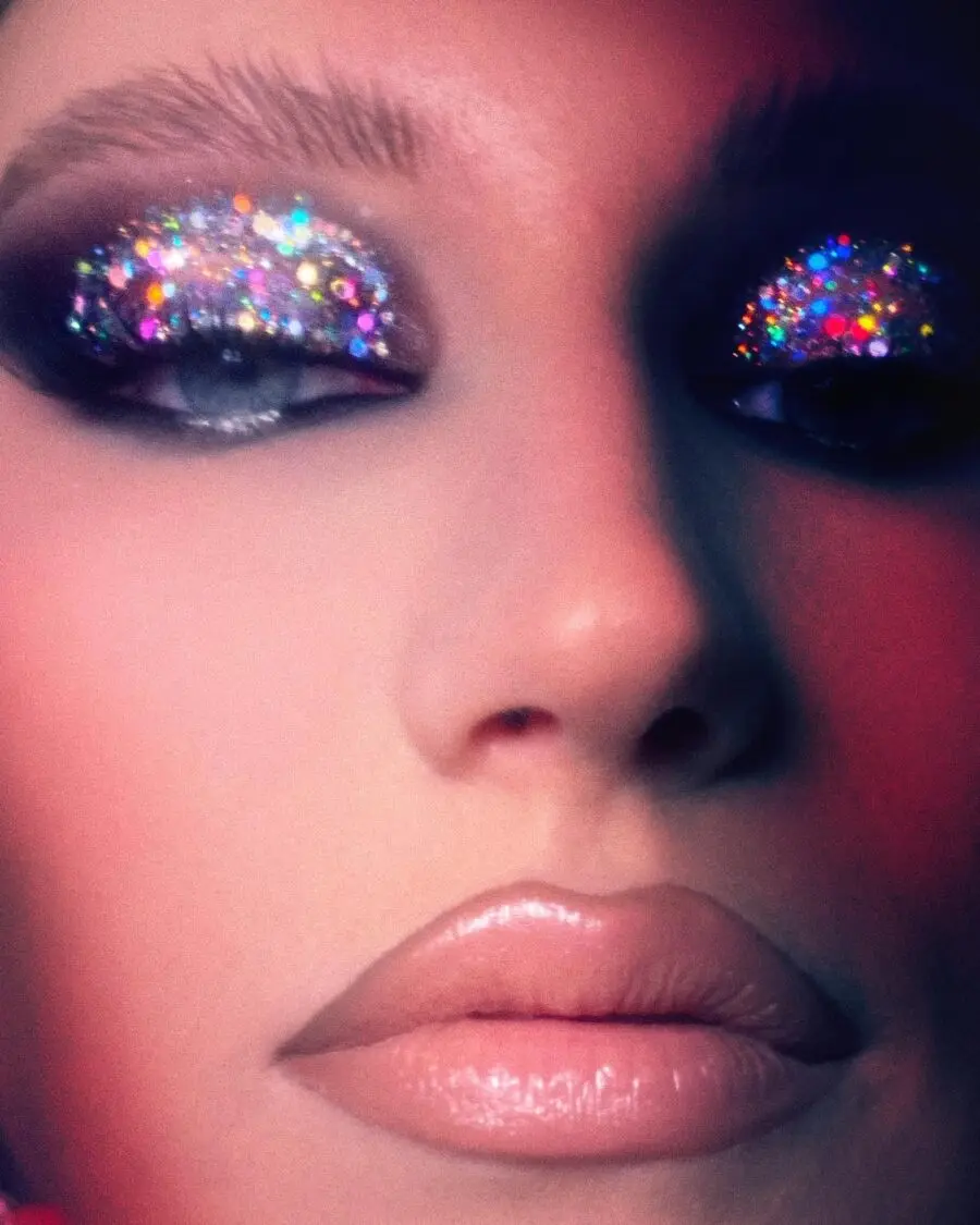 Glimmering Glitter Eyes with Soft Lips