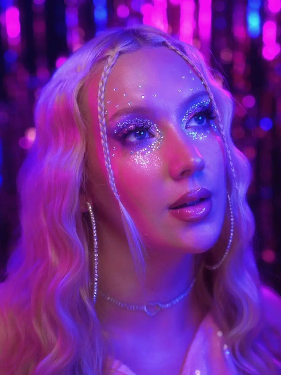 Glittery and vibrant euphoria-inspired makeup look
