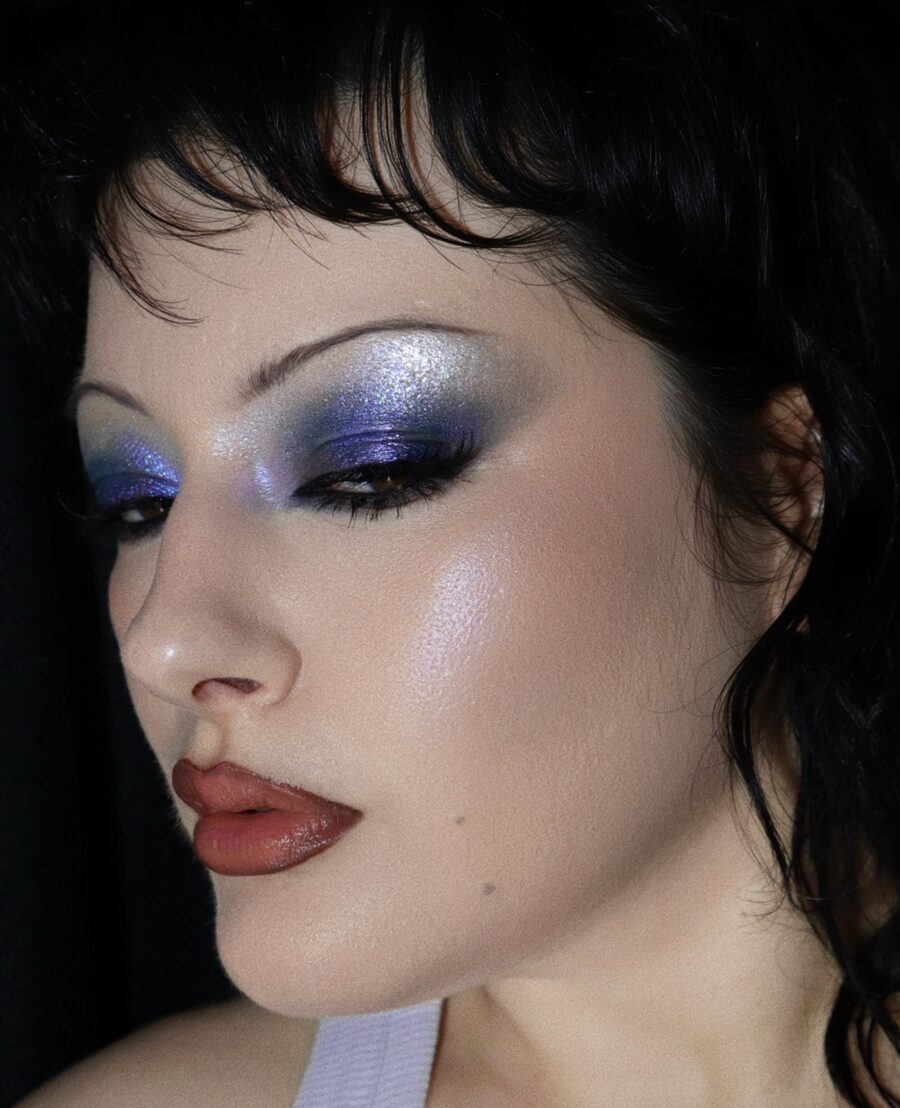 Stunning shimmery purple eye makeup look