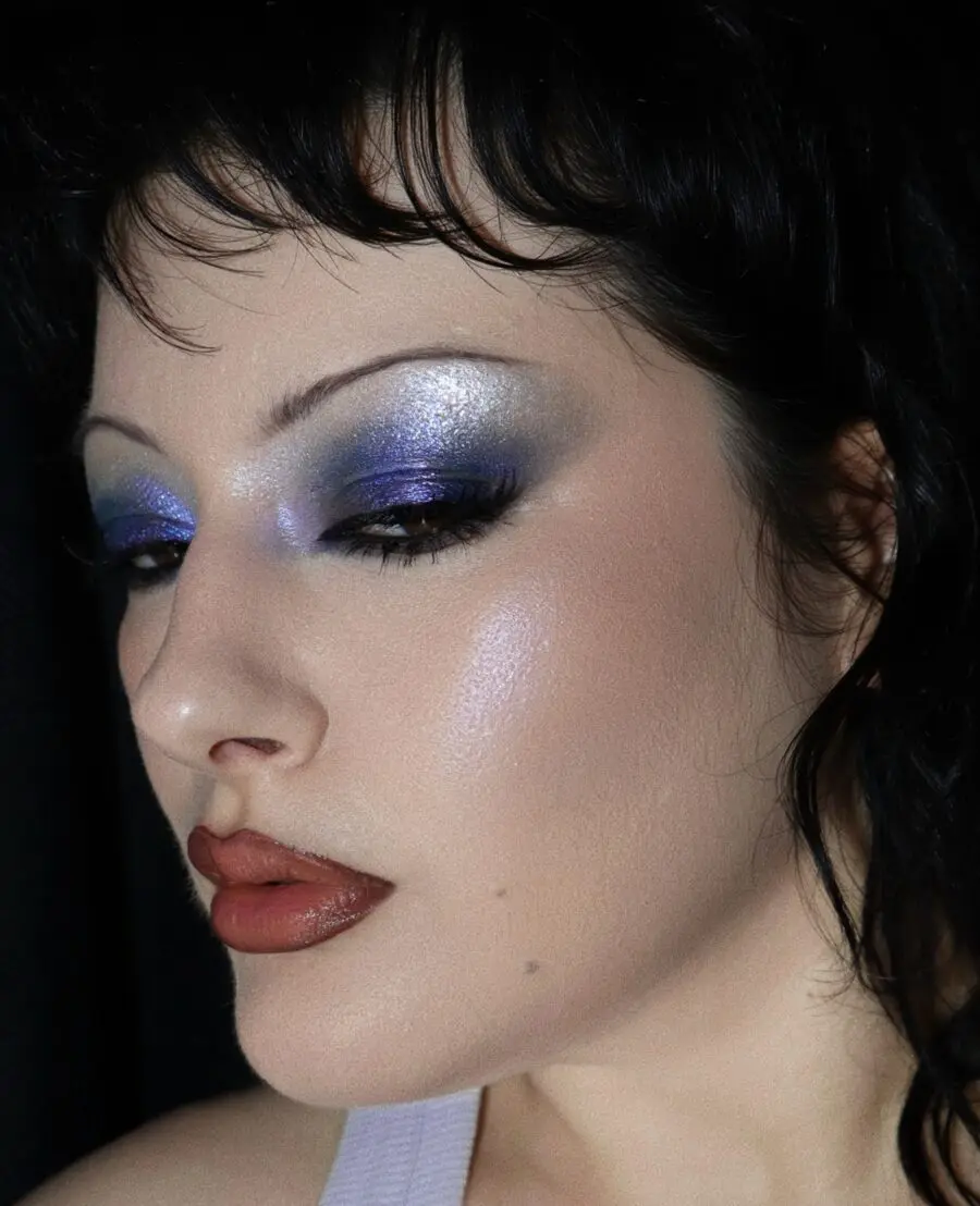 Stunning shimmery purple eye makeup look