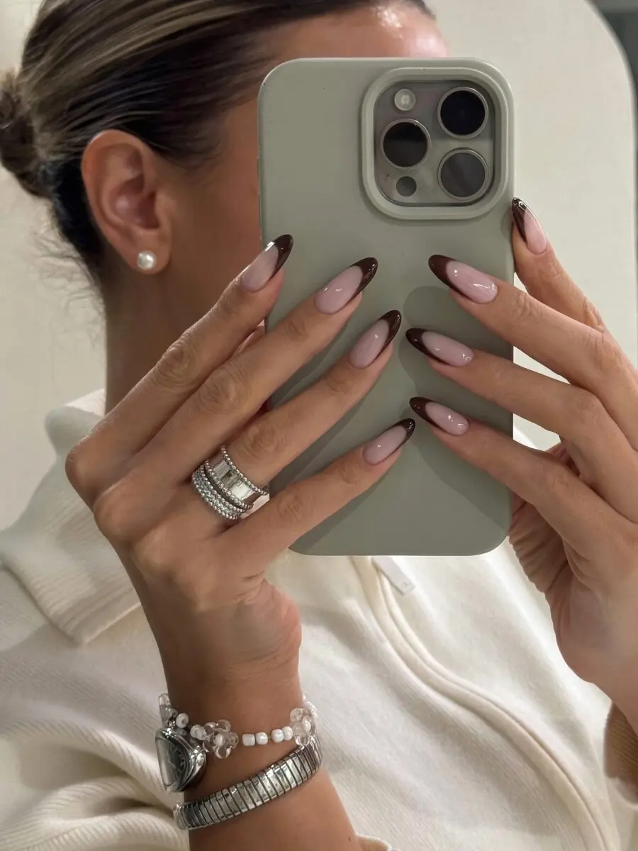 Chic French Tip Acrylic Nail Style