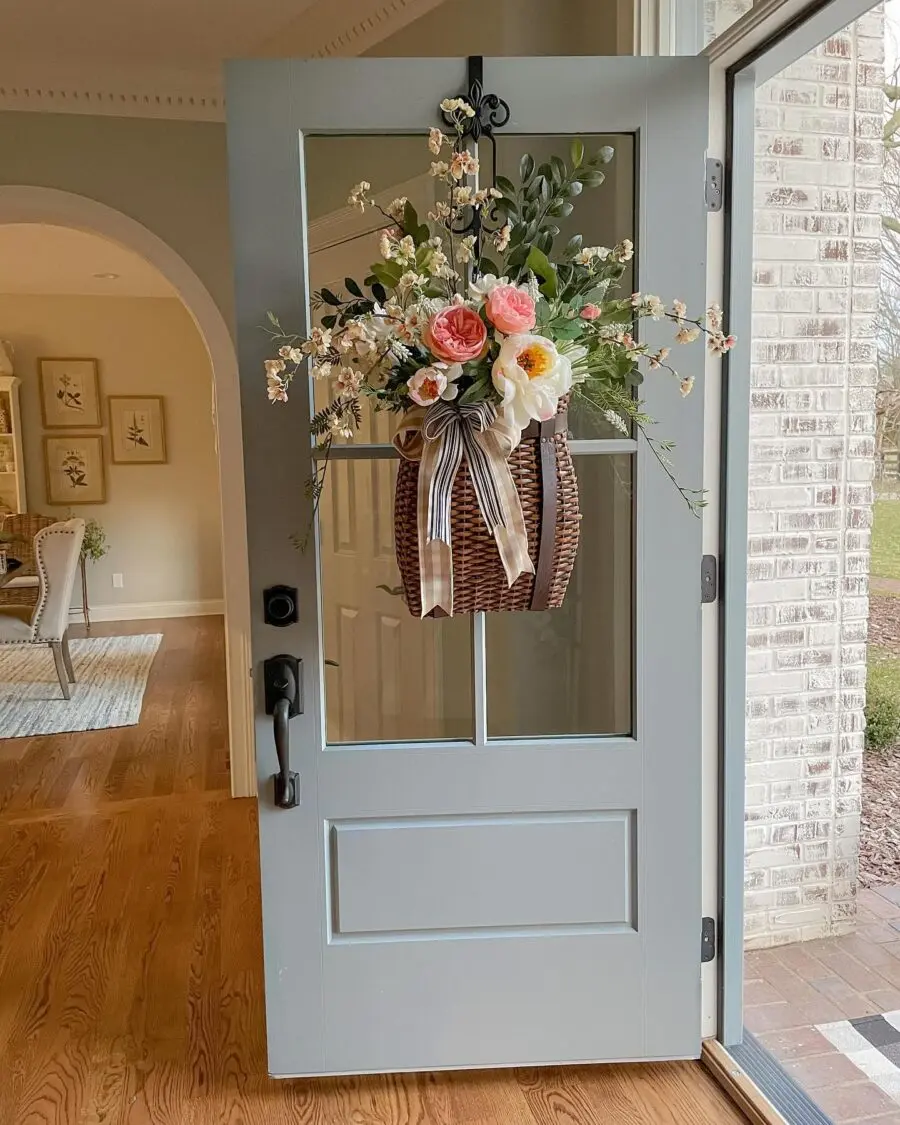 Charming floral display for elegant entrances